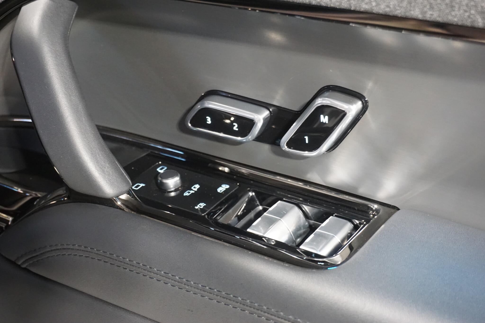 Land Rover Range Rover Sport 3.0 D300 MHEV Dynamic SE SUV 5dr Diesel Auto 4WD Euro 6 (s/s) (300 ps)